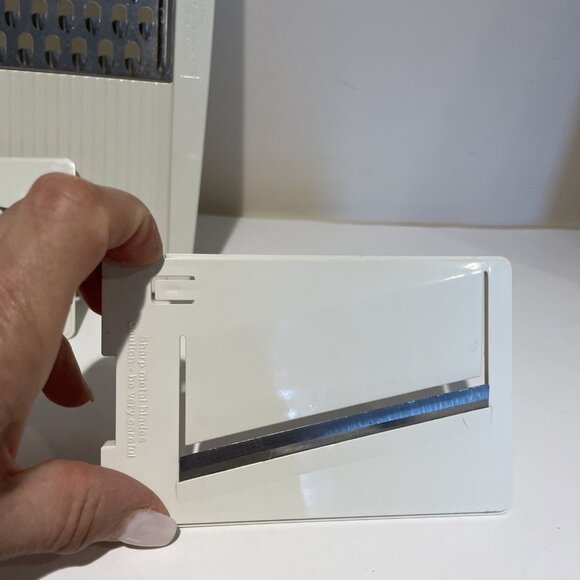 The Pampered Chef Ultimate Slice & Grate Mandoline Slicer 1085 - Picture 4 of 10